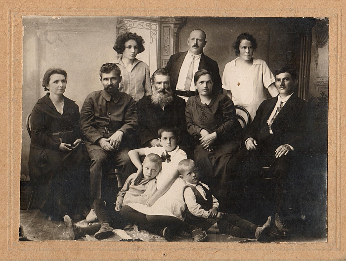 Справа Михаил Николаевич и Серафима Сергеевна Наченские