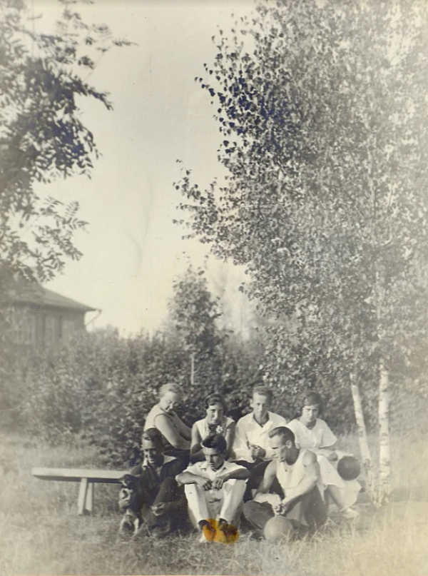 Волейбольная площадка, конец 1930-х годов. Фото из архива Глебовой Н.Г.